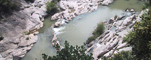 fluss in der schlucht