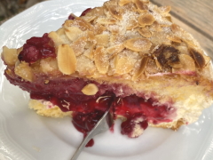 rote gr&uuml;tze torte
